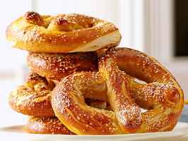 leading-pretzel-dessert-franchise-co-branded-store-virginia