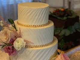 Specialty Cake Bakery in High-End North Dallas