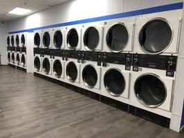 Laundromat with 19W/20D in Busy Strip Mall