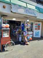 candy-store-on-beach-boardwalk-california