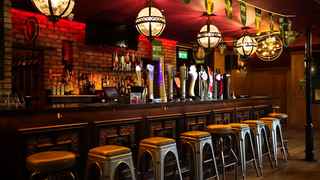 5 Day Pub Restaurant & 2 Party Rooms - New Lease
