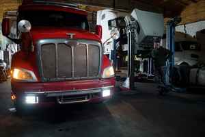 Established Truck & Auto Lube Shop With RE