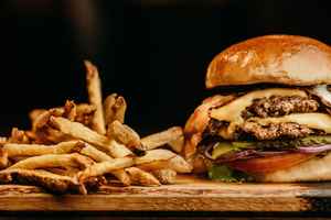 brand-name-hamburger-franchise-busy-location-los-angeles-california