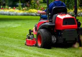High End Residential & Commercial Lawn Care Com...